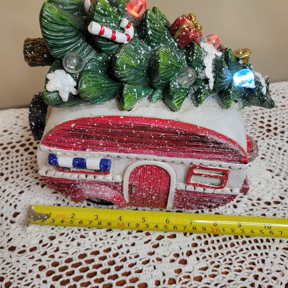 Adorable Christmas Camper with Flashing Lights 🥰 - Picture 7 of 12
